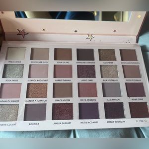 Eyeshadow pallet BRAND NEW NEVER USED